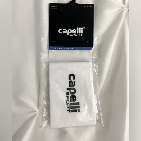 Capelli Sport-Velcro Ankle Straps holds shin guards in place - Picture 1 of 2